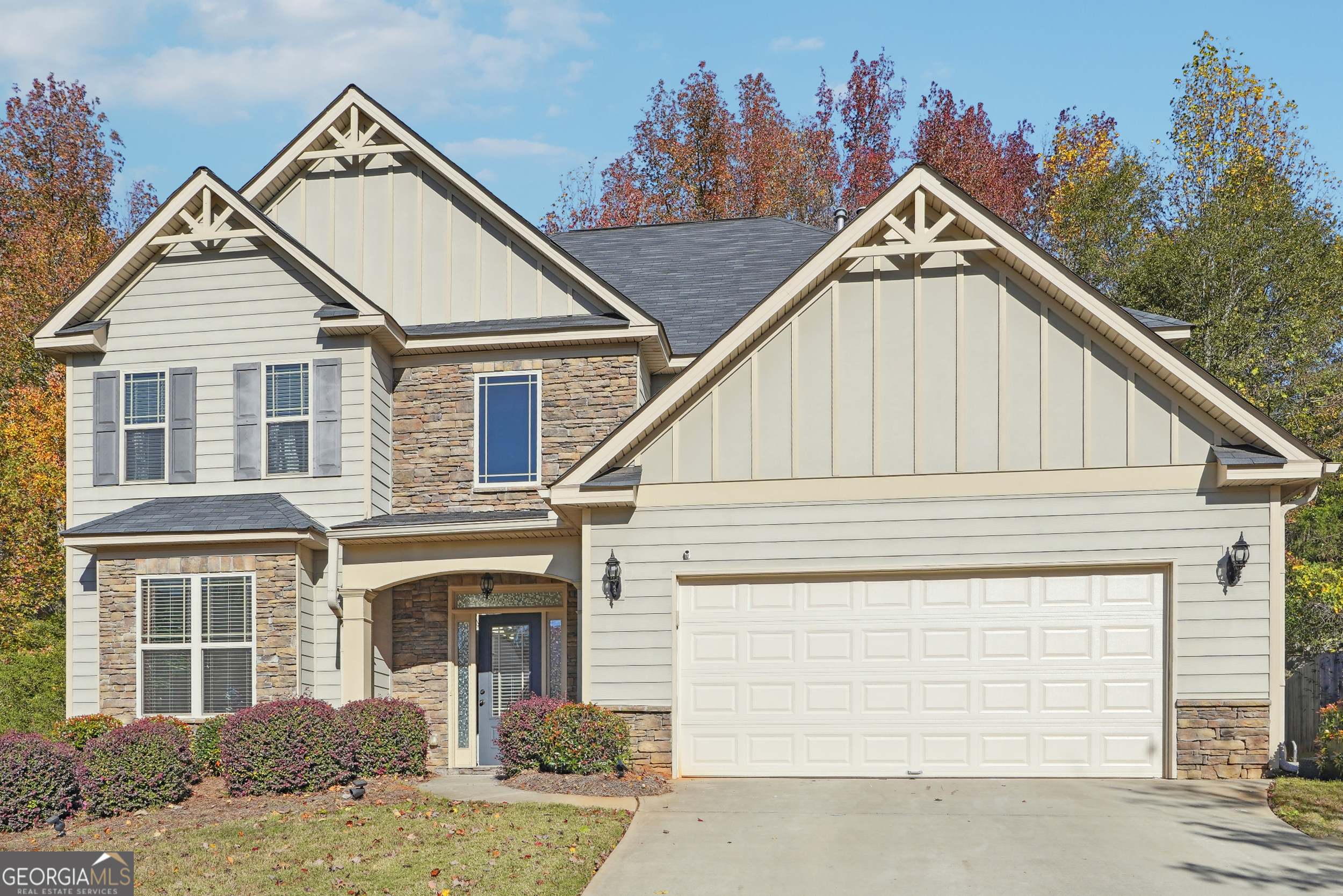 a view of house with yard