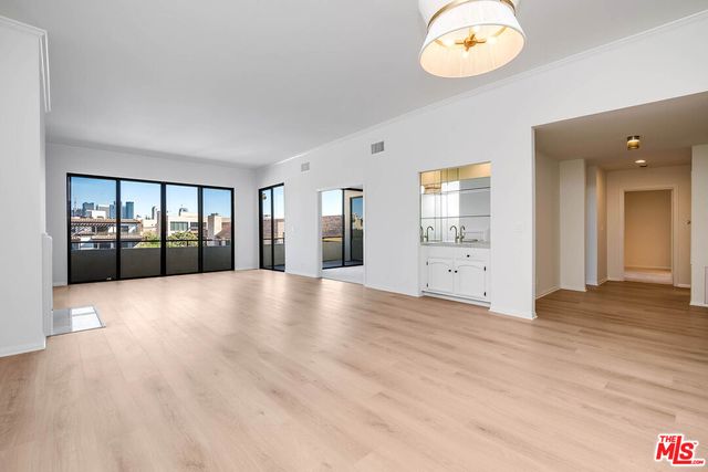 $1,095,000 | 1870 Veteran Avenue, Unit 305 | Westwood