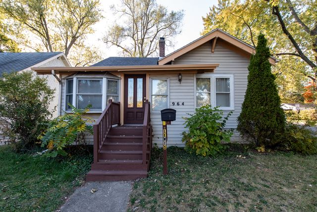 $1,800 | 964 North Lewis Avenue | Waukegan