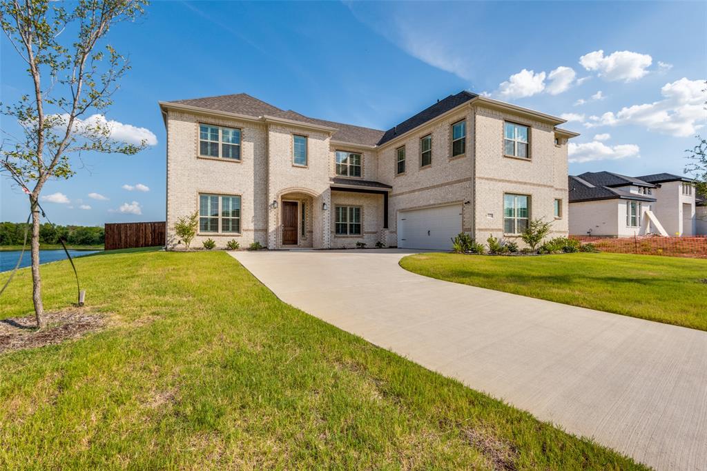 a view of a house with a big yard