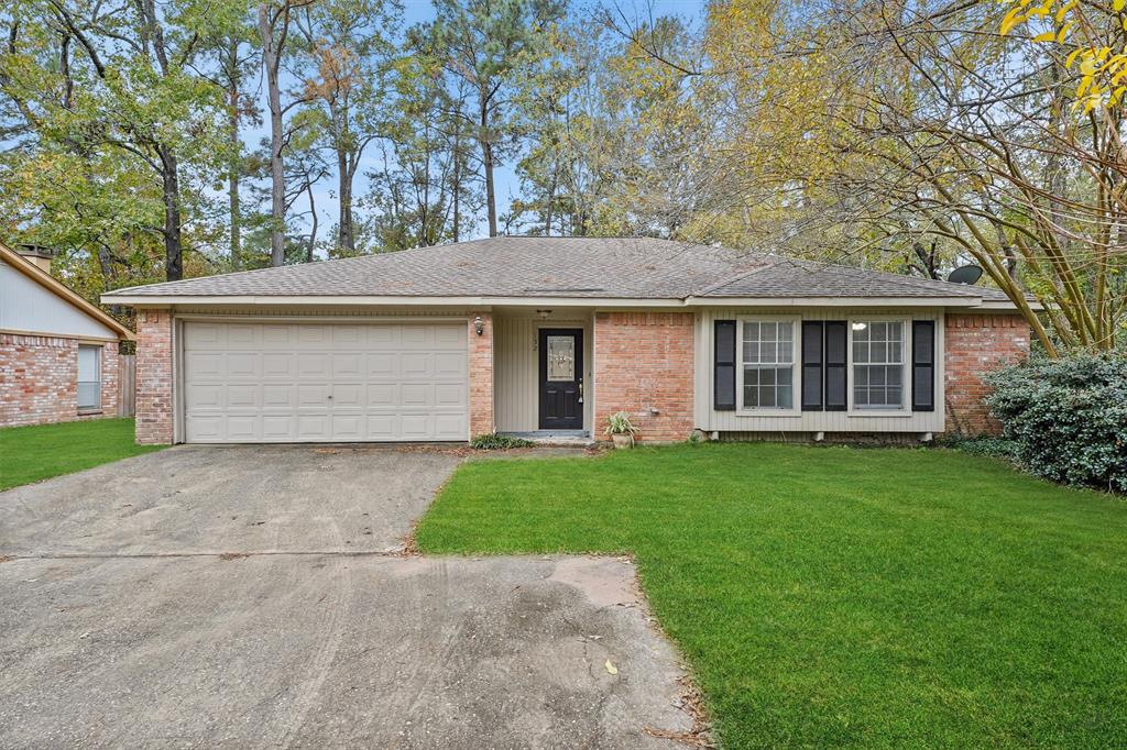 a front view of house with yard