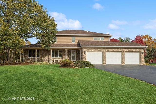 $600,000 | 1250 Alexandra Boulevard | Crystal Lake