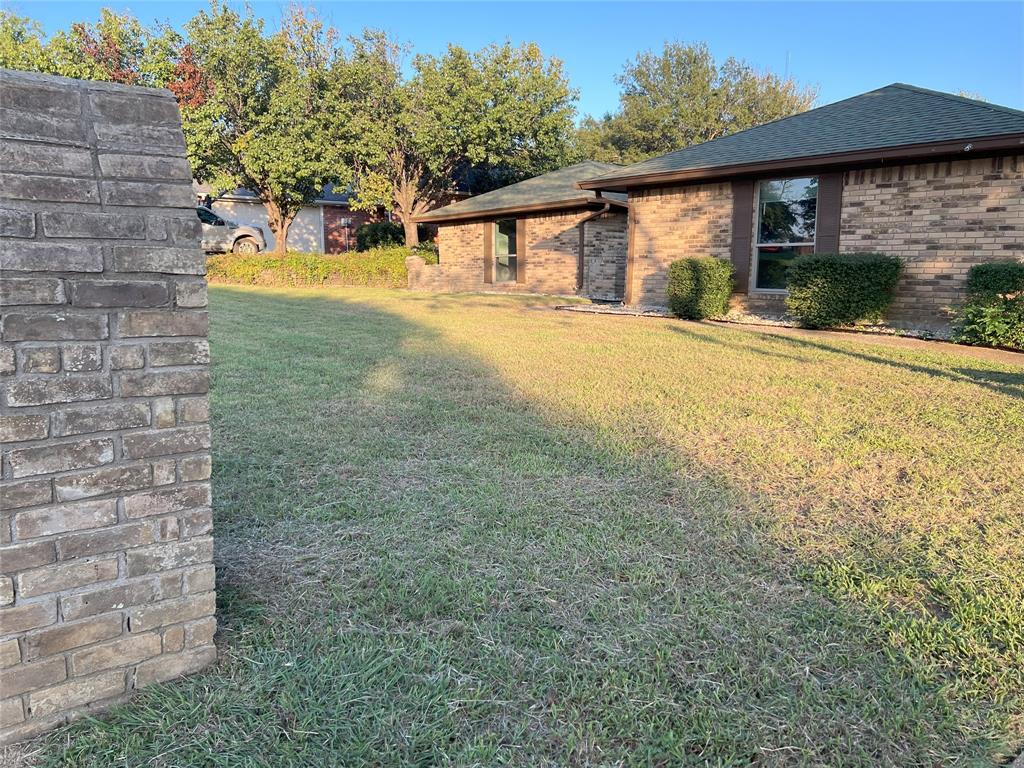 a view of a house with a yard and garage