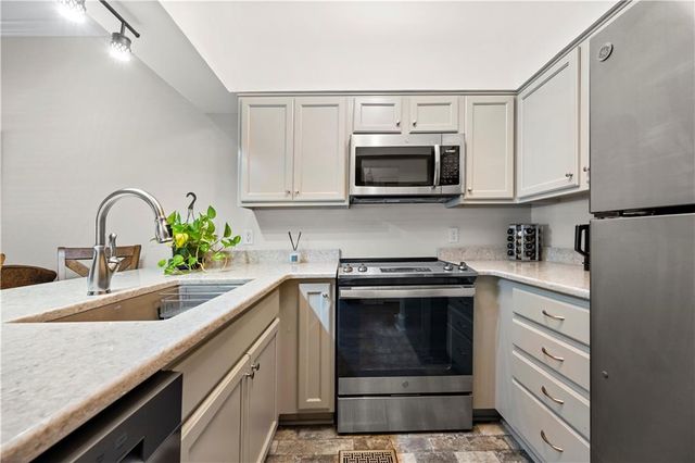 $2,400 | 2855 Peachtree Street Northeast, Unit 109 | Garden Hills