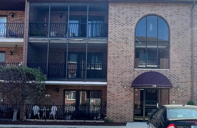 $250,000 | 7112 West 108th Street, Unit 202 | Worth