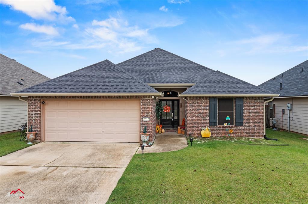 a view of a house with backyard and porch