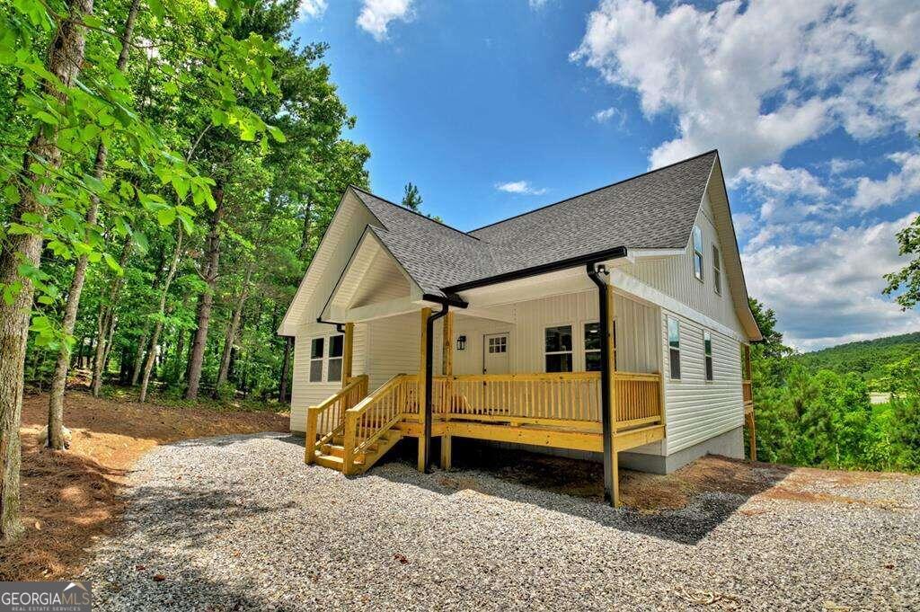 a view of a house with a backyard