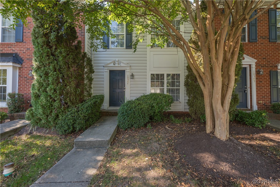 a view of a house with a yard