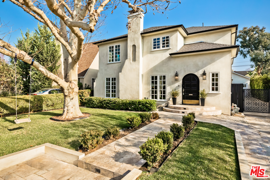 a house view with a outdoor space