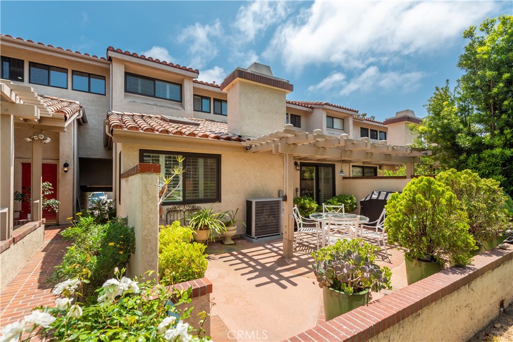 22 Santa Cruz Court Manhattan Beach CA 90266 Compass