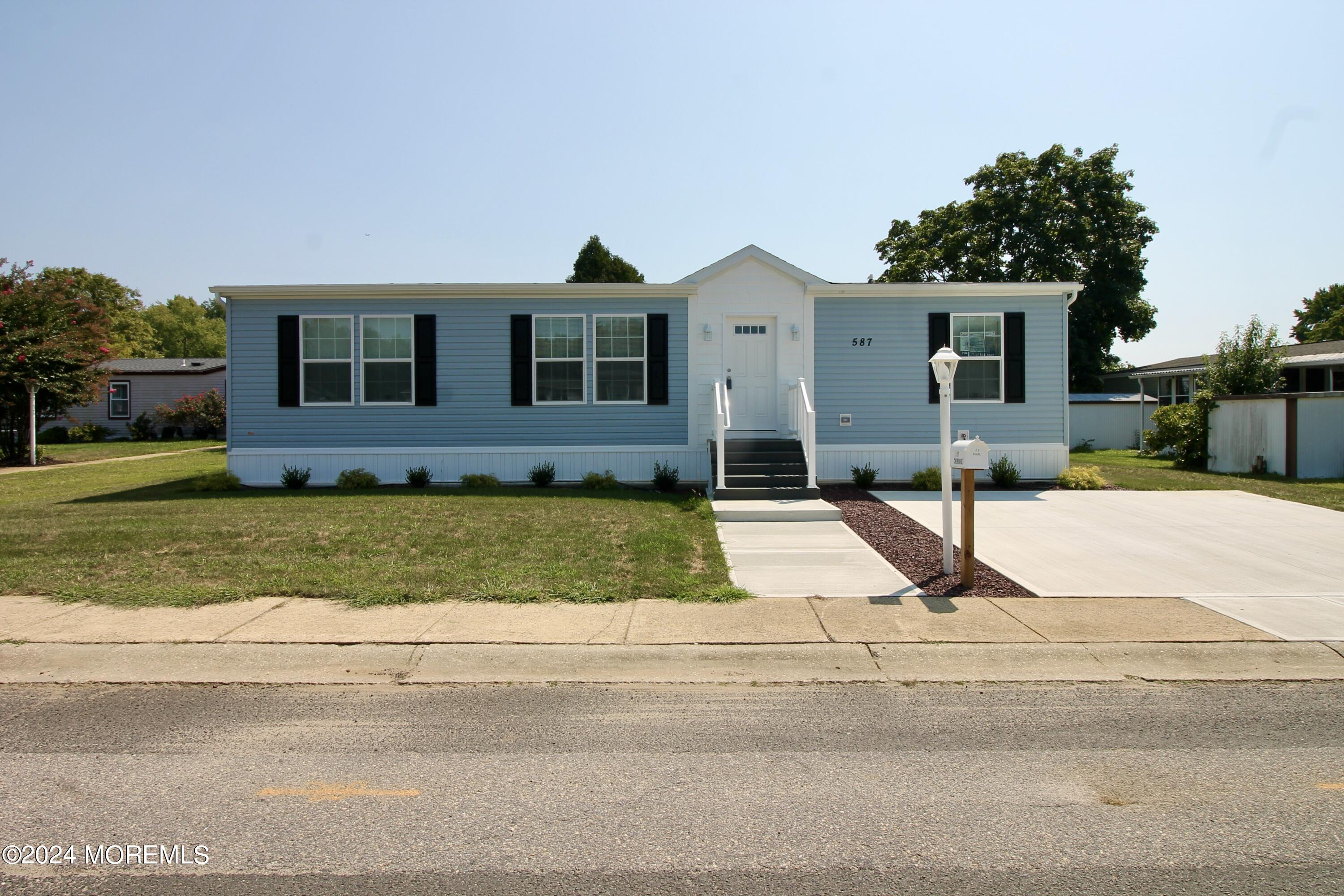 a view of house with yard