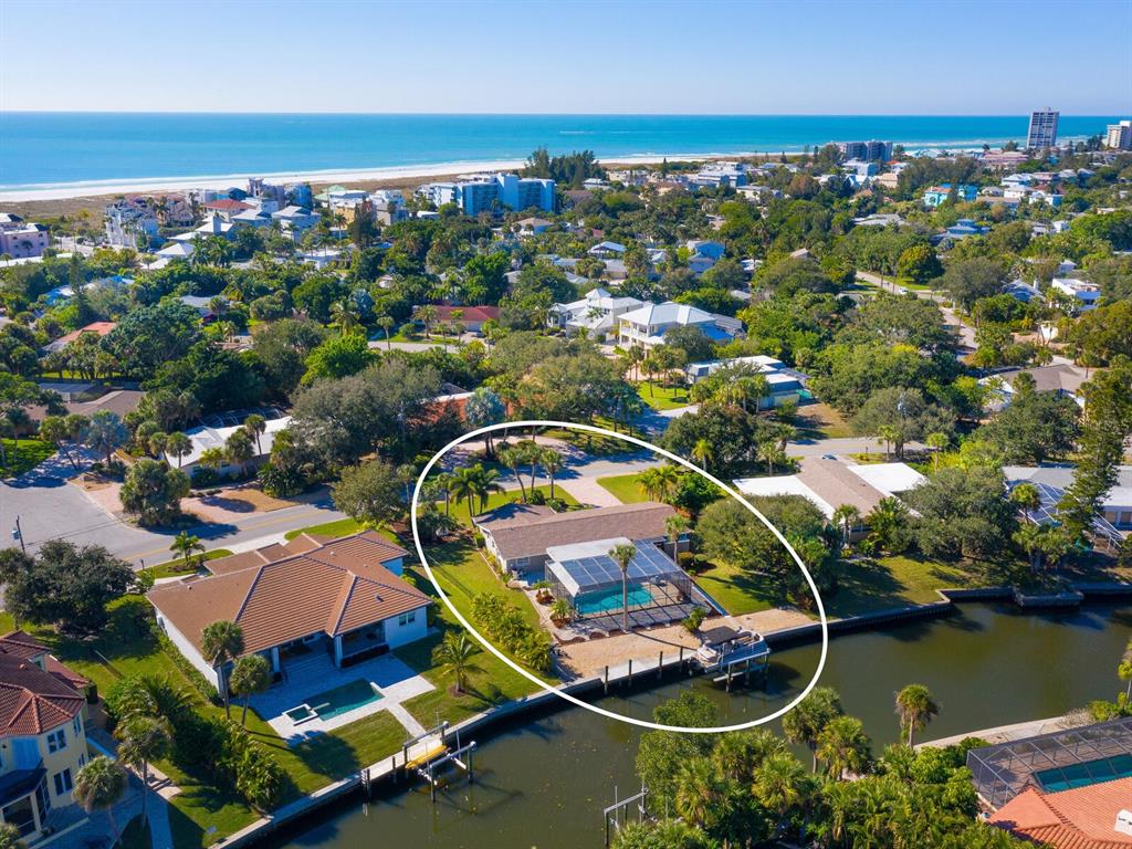 Note the proximity to world famous Siesta Key beach (only 2 blocks away)