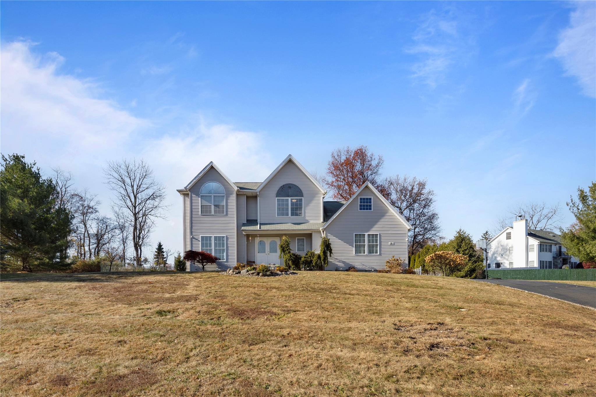 Front of property with a front yard