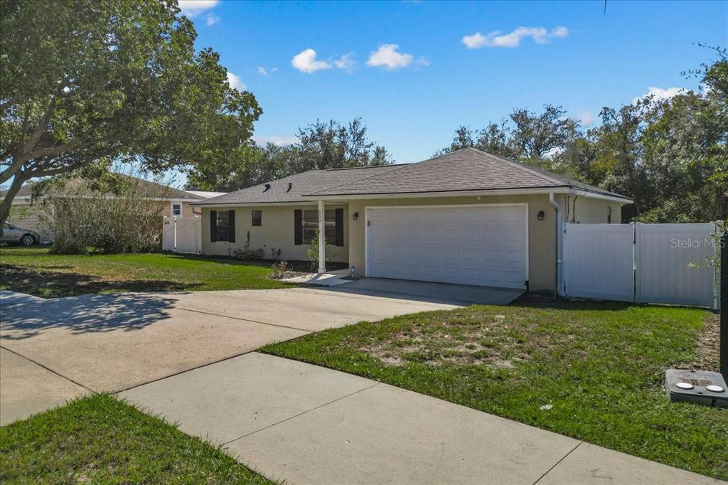 a view of a house with a yard