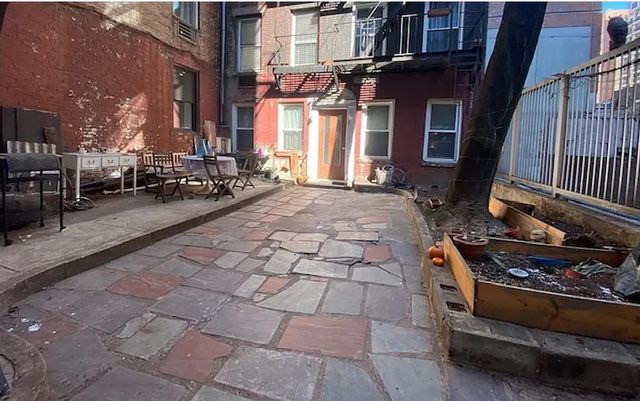 $2,200 | 141 East 13th Street, Unit 3D | Greenwich Village