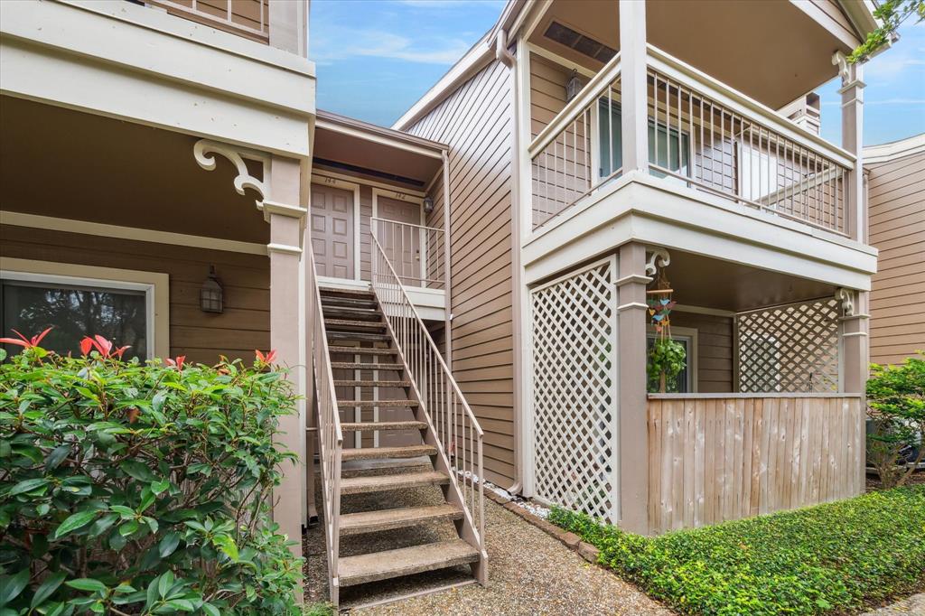 This one-bedroom, second-floor condo has been tastefully updated with neutral flooring, fresh paint, updated lighting, and impressive upgrades to both the kitchen and bathroom. Located just one block from White Oak Bayou and Greenway Trail, this home offers a perfect blend of modern living and convenience.