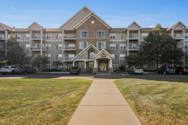 $263,000 | 1480 Applewood Court West, Unit 327 | Lake Josephine