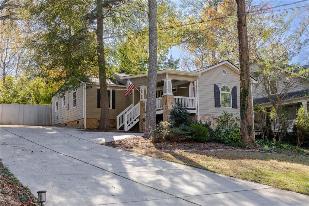 a view of a house with backyard and a tree