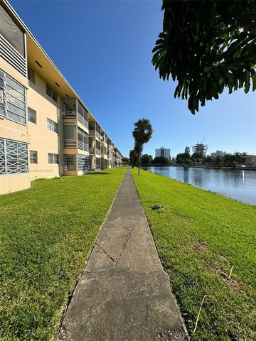 $1,700 | 2880 Northeast 203rd Street, Unit 5 | Aventura