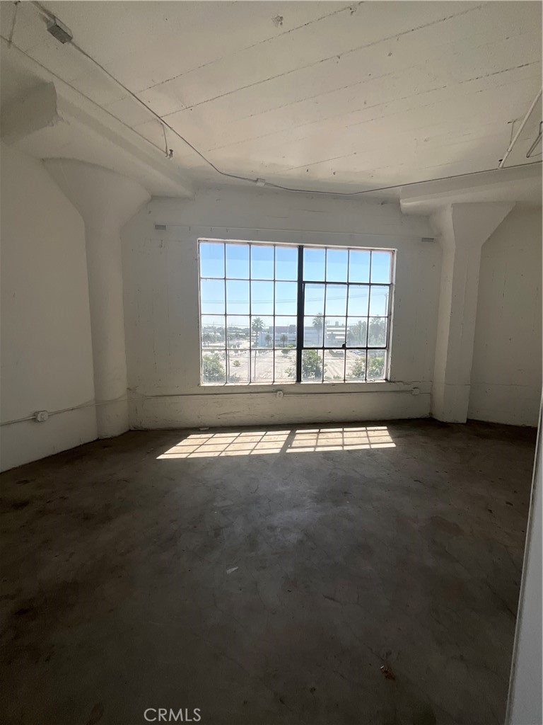 an empty room with a empty space and windows