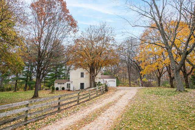 $725,000 | 21621 Crown Road | Cuba Township - Lake County