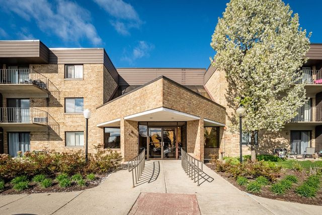 $179,900 | 5550 Astor Lane, Unit 203 | Rolling Meadows