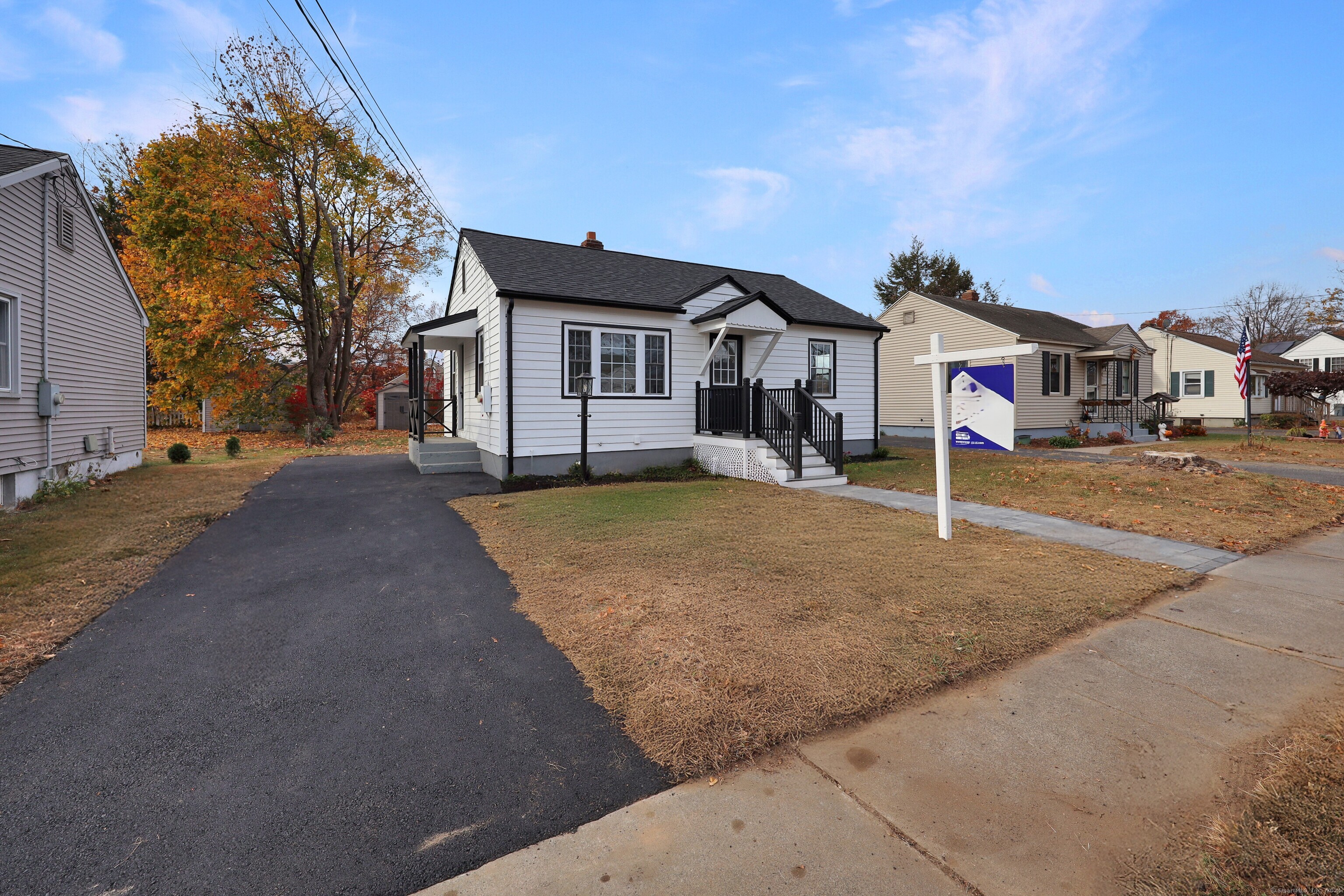 a view of a house with a yard