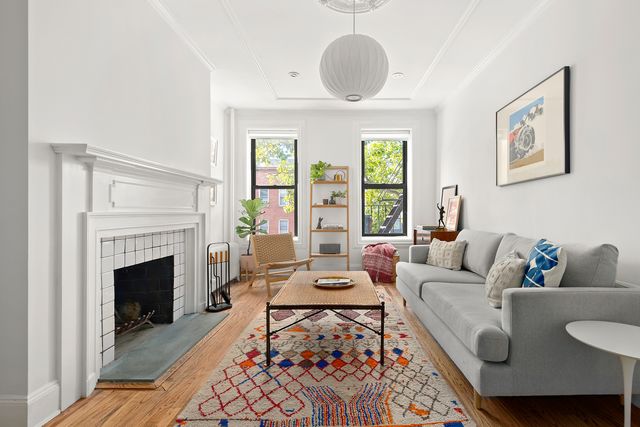 $1,245,000 | 331 Sackett Street, Unit 2R | Carroll Gardens