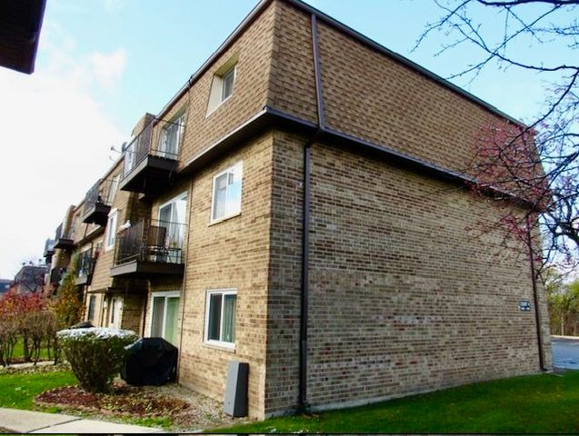 $2,100 | 9481 Bay Colony Drive, Unit 3N | Maine Township - Cook County