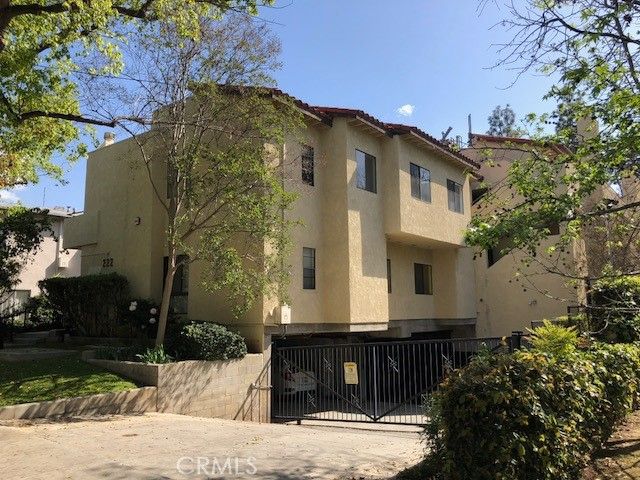 $895,000 | 222 South Catalina Avenue, Unit 8 | Southeast Pasadena