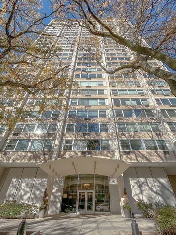 $449,000 | 336 West Wellington Avenue, Unit 1701 | Lake View East