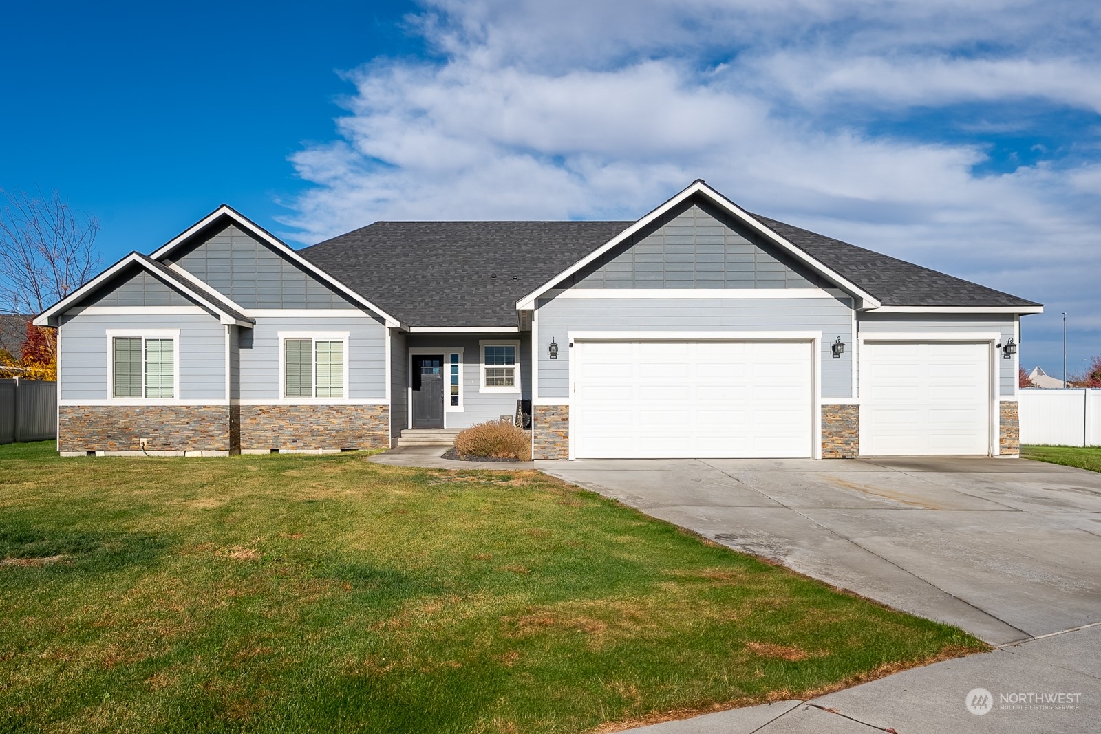 a view of a house with a yard and garage