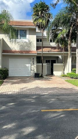 $650,000 | 9759 Northwest 44th Terrace | Doral Park