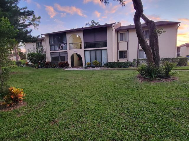 $190,000 | 130 Lake Pine Circle, Unit C1 | Greenacres