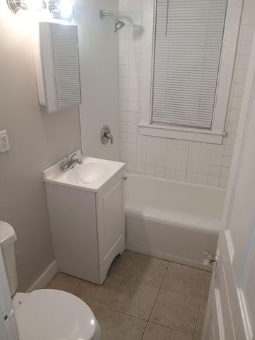 $1,100 | 2475 West Fond Du Lac Avenue, Unit 2479 | Park West