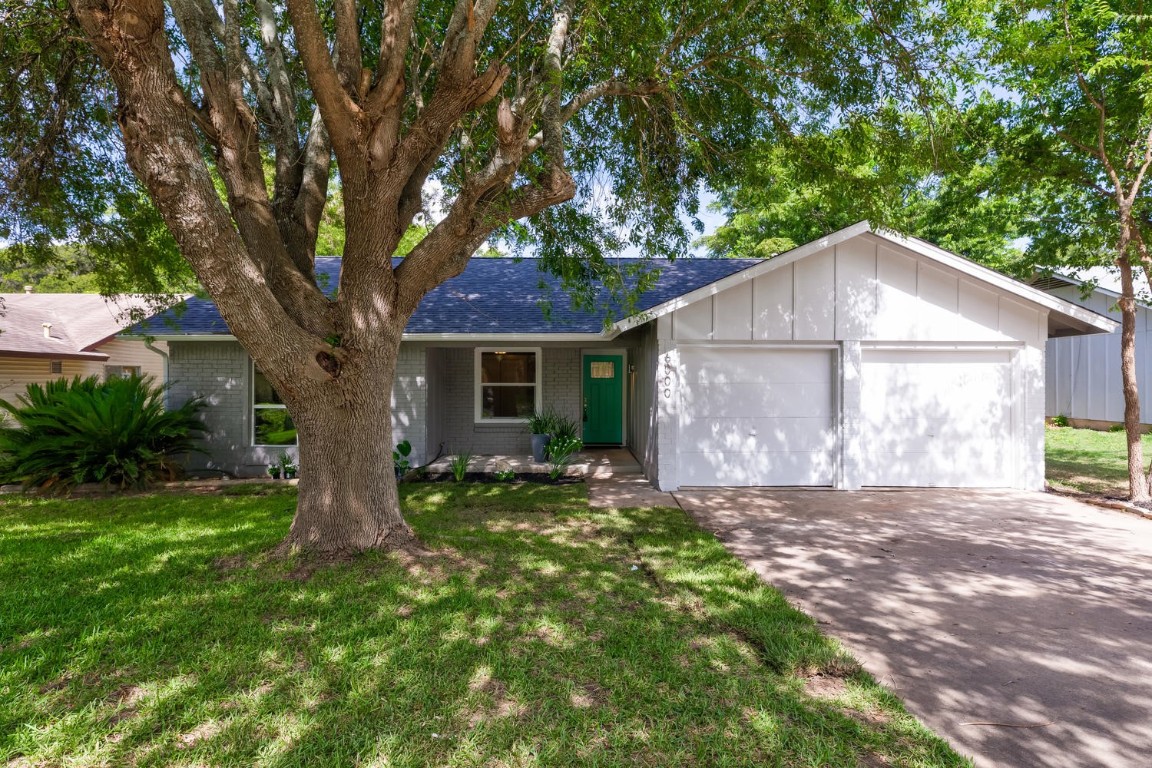 Pictures represent the home when it was staged. The home is no longer staged.