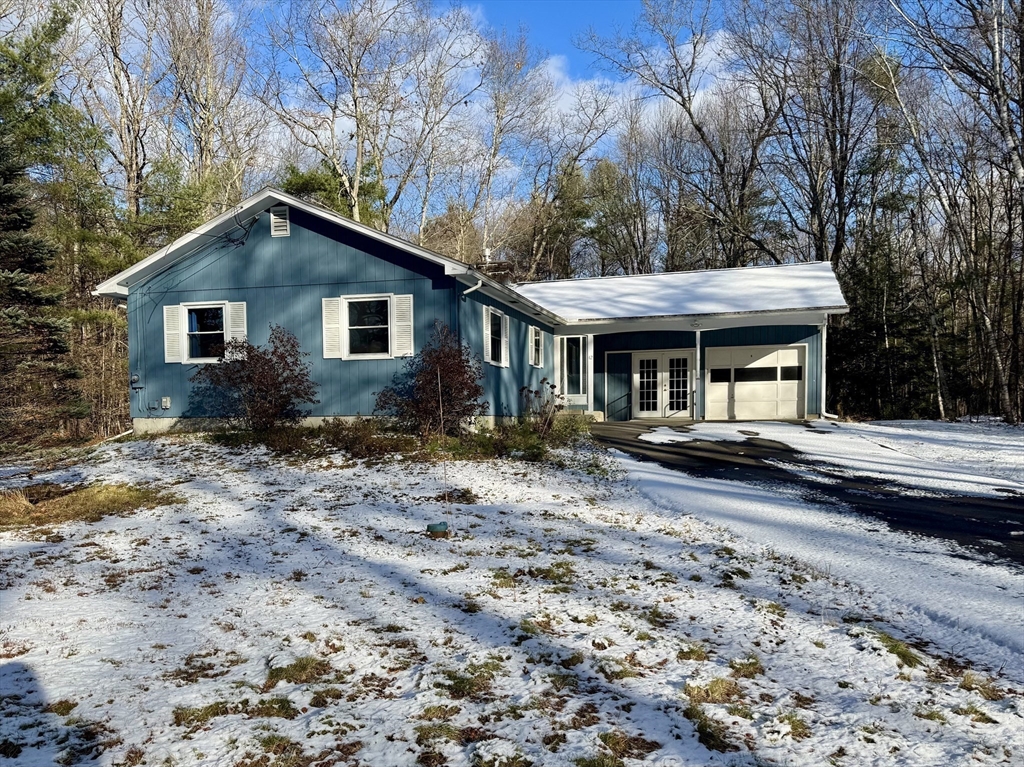 a view of a yard in front of house