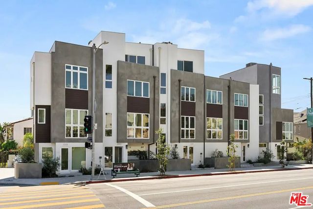 $1,099,000 | 5506 West Olympic Boulevard | Beverly Center-Miracle Mile