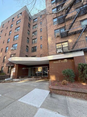 $3,500 | 63-84 Saunders Street, Unit 6L | Rego Park