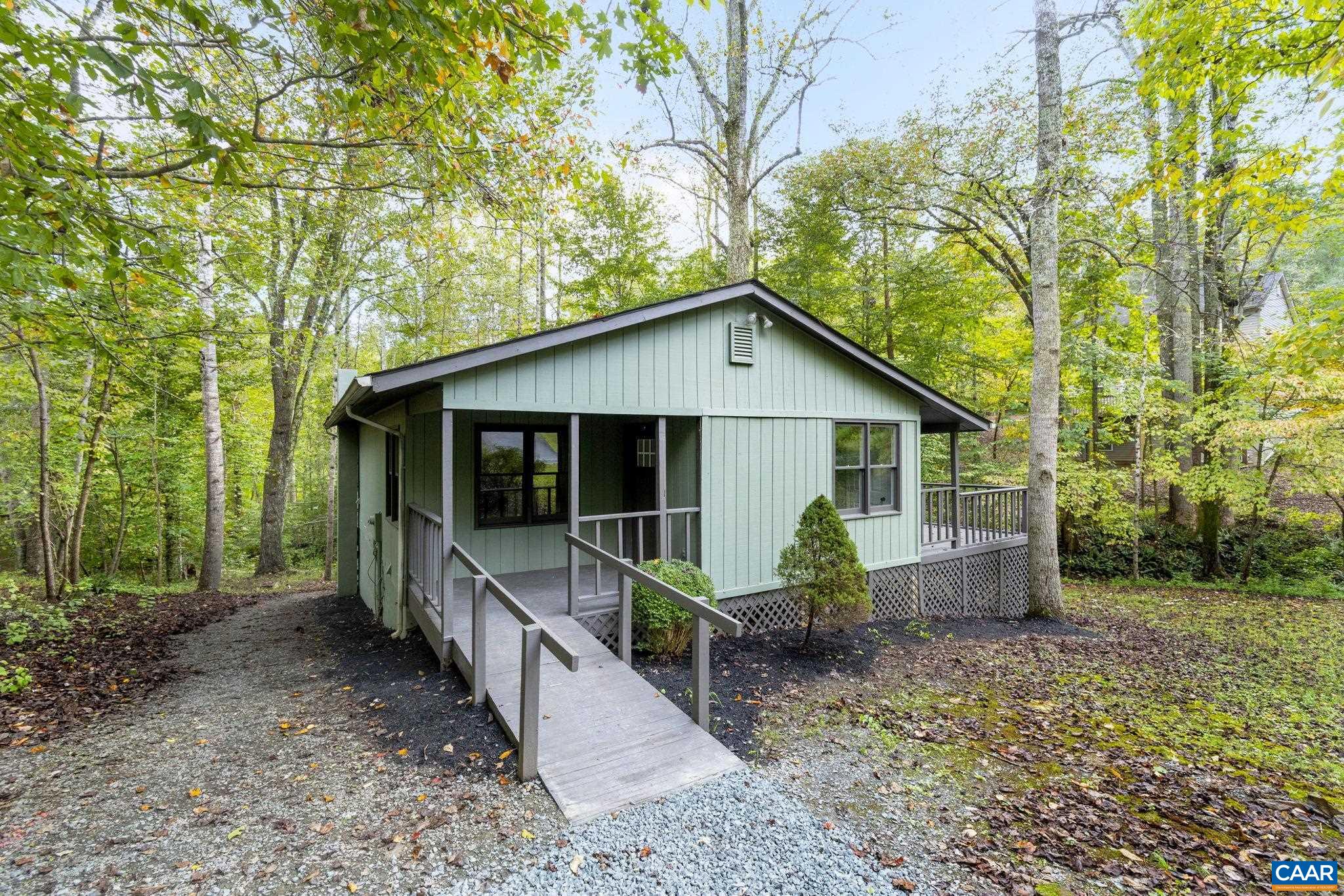 a view of a house with backyard