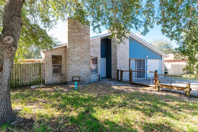 $219,900 | 901 St Christopher Street | Highland Oaks