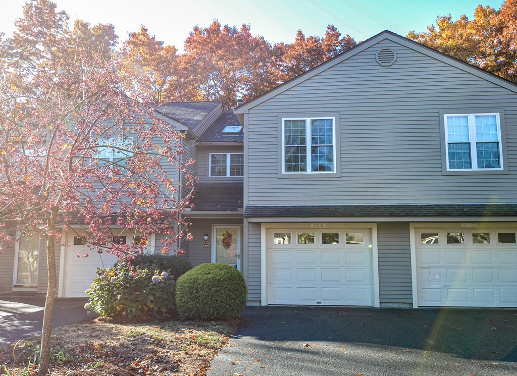 313 Ridgefield Circle, Unit B, Clinton, MA 01510 | Compass