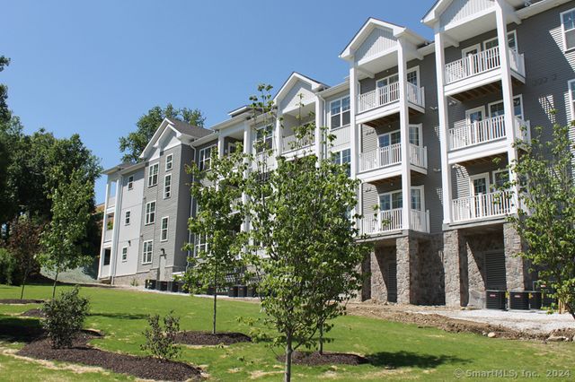 $1,695 | 398 A Federal Road, Unit 301 | Candlewood Lake