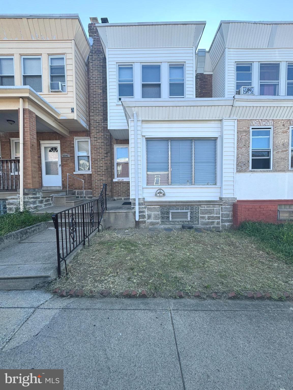 a front view of house with yard