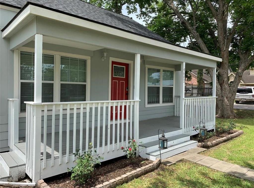 Spacious porch for relaxing.