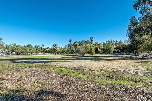 $7,995,000 | 5546 Paradise Valley Road | Hidden Hills