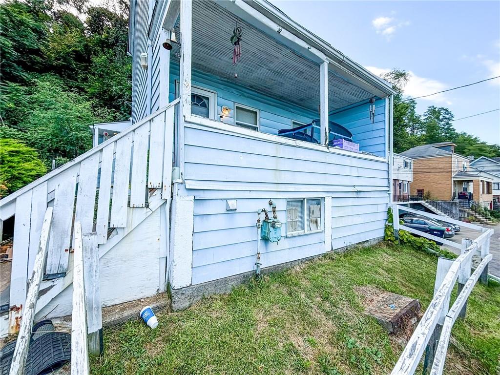 a view of a back yard of the house