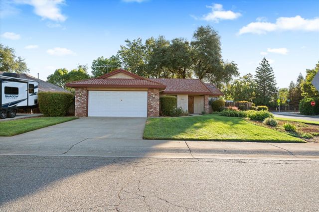 $349,000 | 3697 Sunwood Drive | Oak Haven