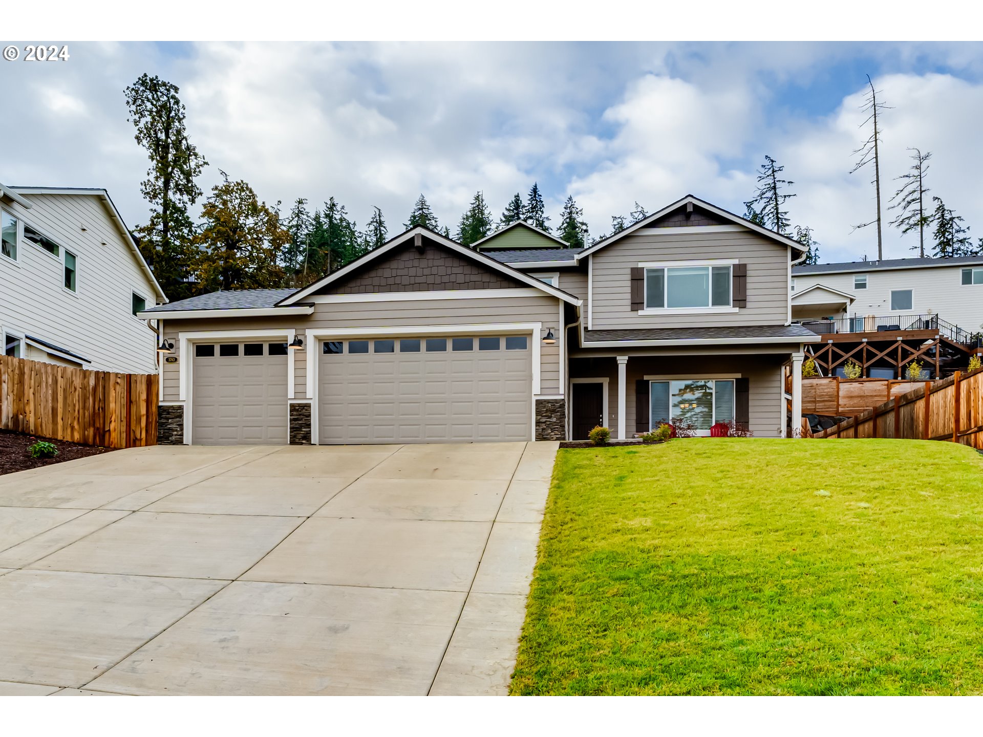 a view of house and outdoor space