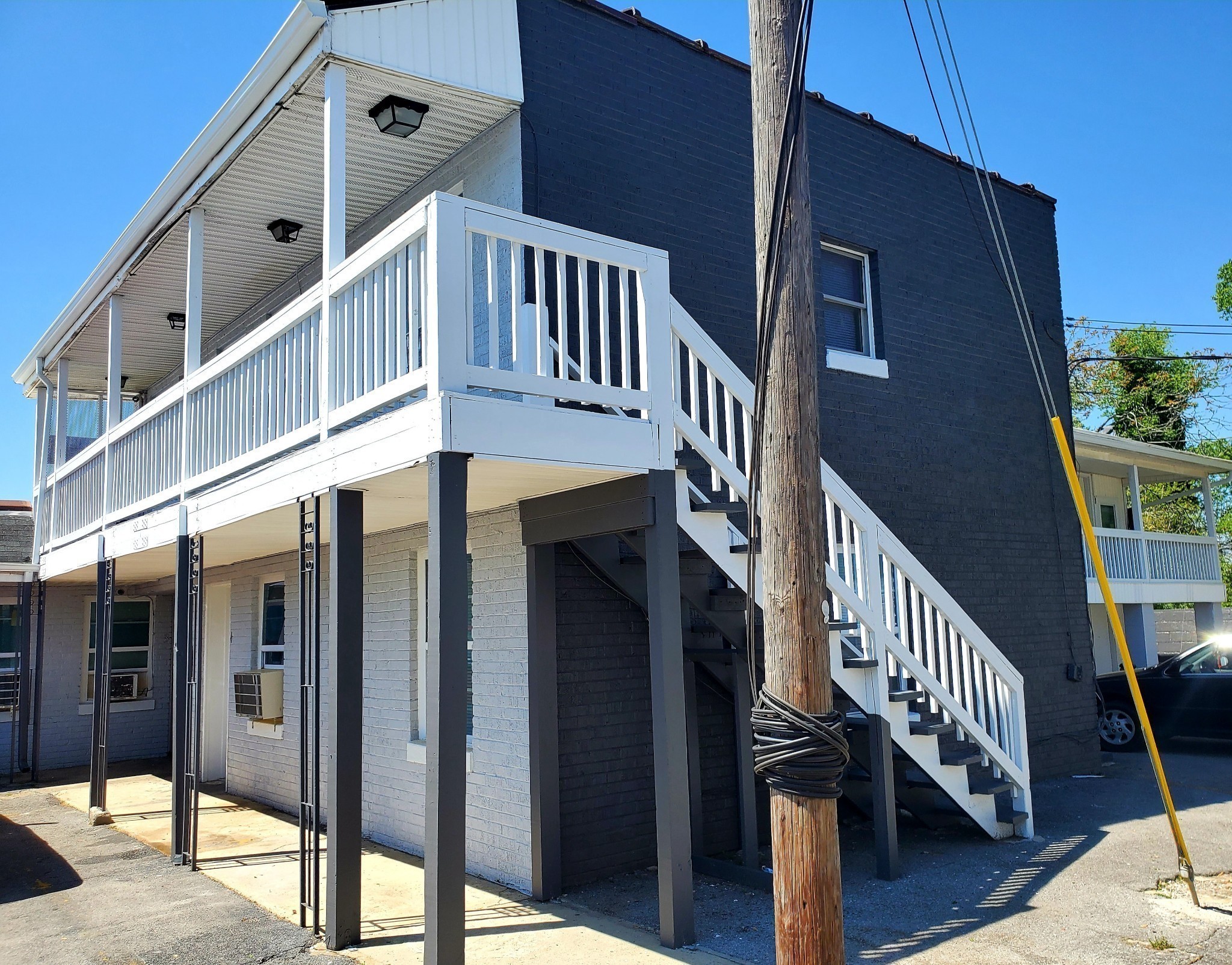 a view of entryway with a front door